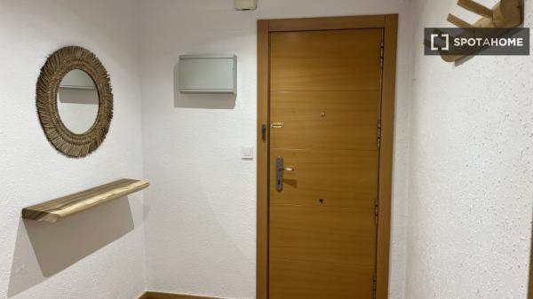 Apartamento de 2 dormitorios en alquiler en Torrefiel, Valencia