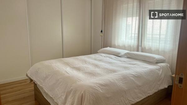 Apartamento de 2 dormitorios en alquiler en Torrefiel, Valencia