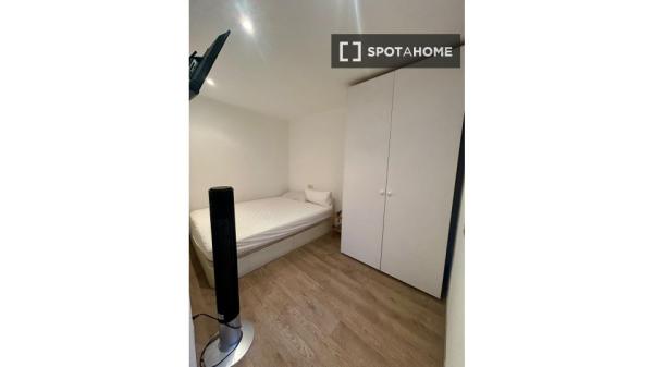 Apartamento de 1 dormitorio en alquiler en La Bordeta, Barcelona.