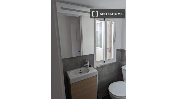 Chambre à louer dans un appartement partagé de 3 chambres à La Isleta.