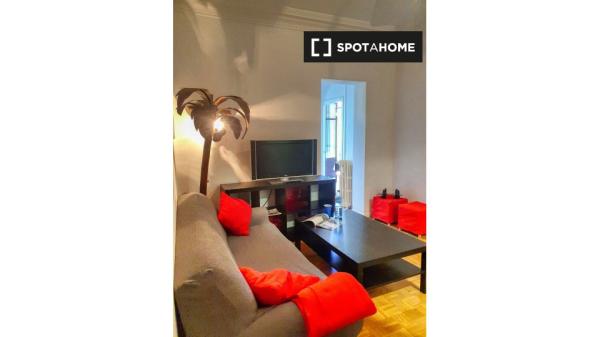 Piso de 5 habitaciones en alquiler en Arapiles, Madrid