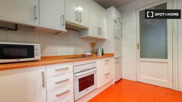 Piso de 5 habitaciones en alquiler en Arapiles, Madrid