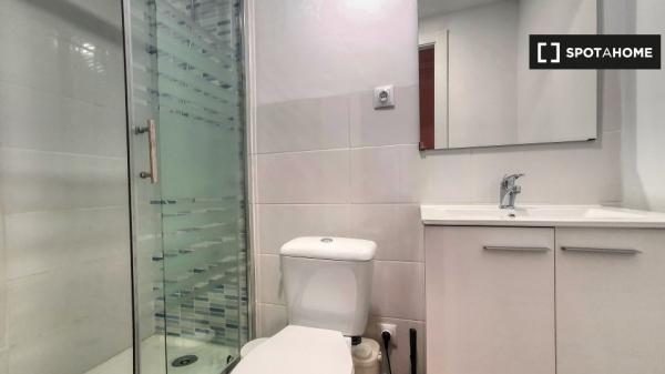 Piso de 5 habitaciones en alquiler en Arapiles, Madrid