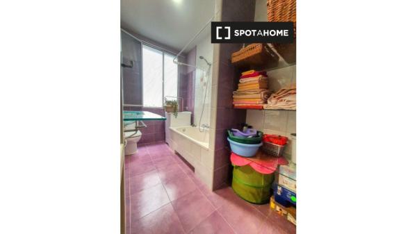 Piso de 5 habitaciones en alquiler en Arapiles, Madrid