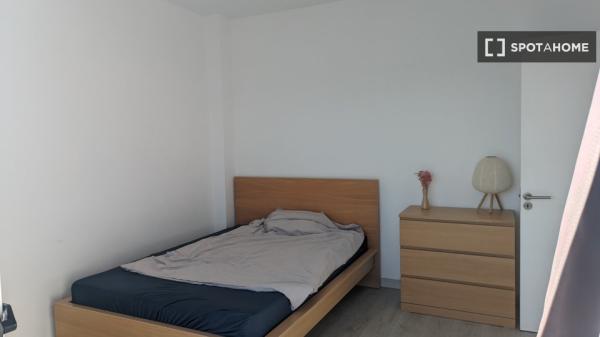 Chambre à louer dans un appartement partagé de 3 chambres à La Isleta.