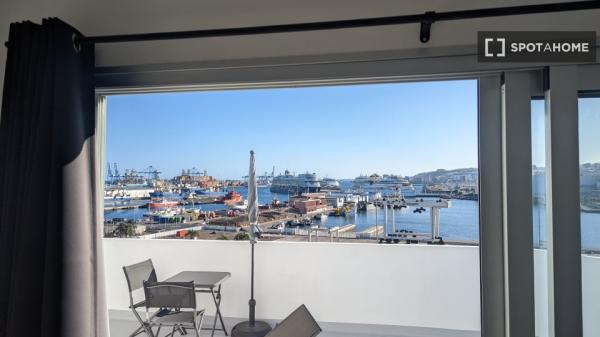 Chambre à louer dans un appartement partagé de 3 chambres à La Isleta.