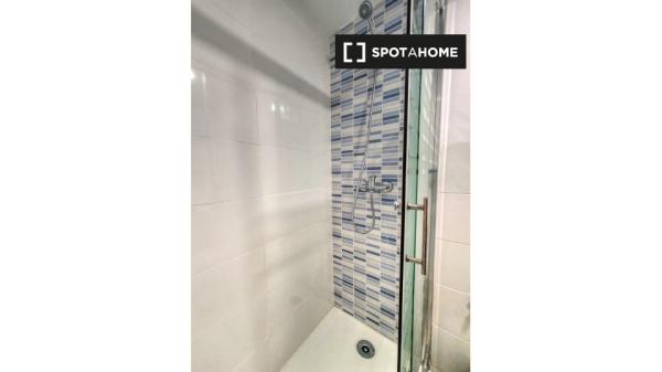 Piso de 5 habitaciones en alquiler en Arapiles, Madrid