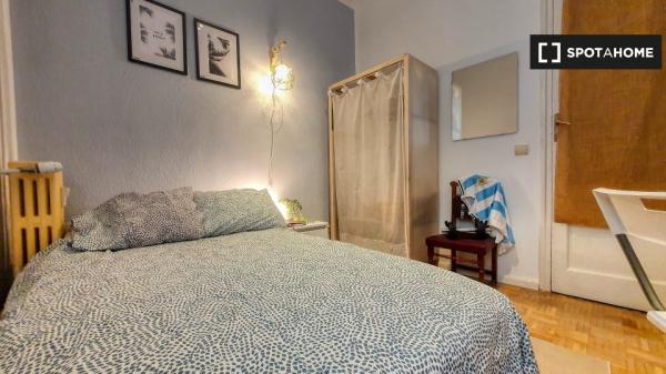 Piso de 5 habitaciones en alquiler en Arapiles, Madrid