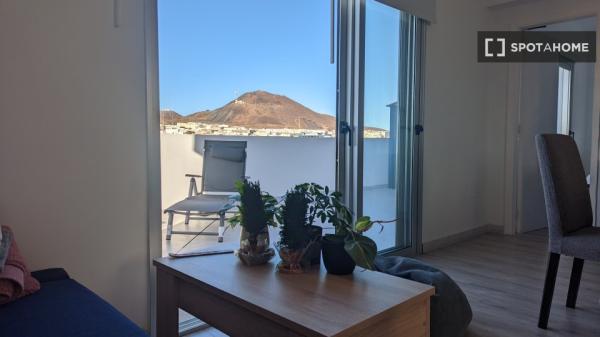 Chambre à louer dans un appartement partagé de 3 chambres à La Isleta.