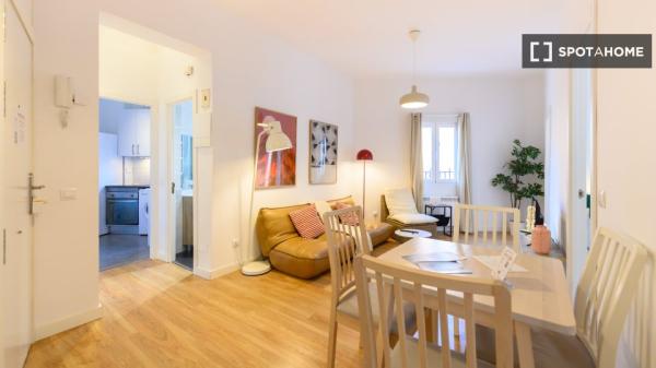 Piso de 3 habitaciones en alquiler en Berruguete, Madrid