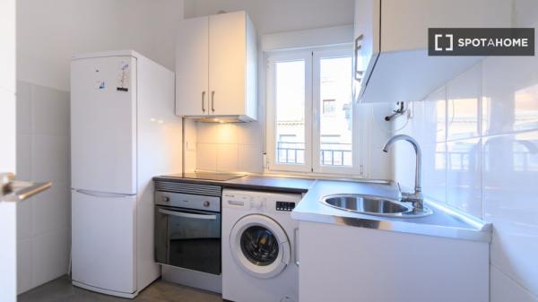 Piso de 3 habitaciones en alquiler en Berruguete, Madrid