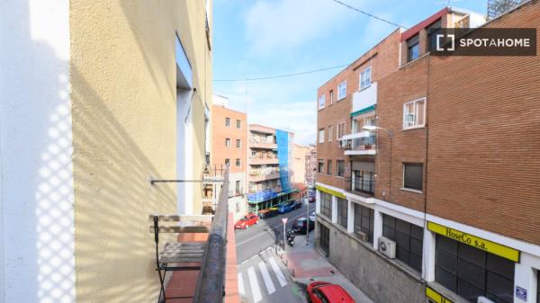 Piso de 3 habitaciones en alquiler en Berruguete, Madrid