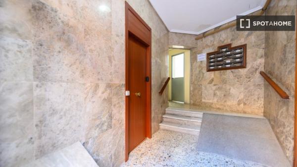 Piso de 3 habitaciones en alquiler en Berruguete, Madrid