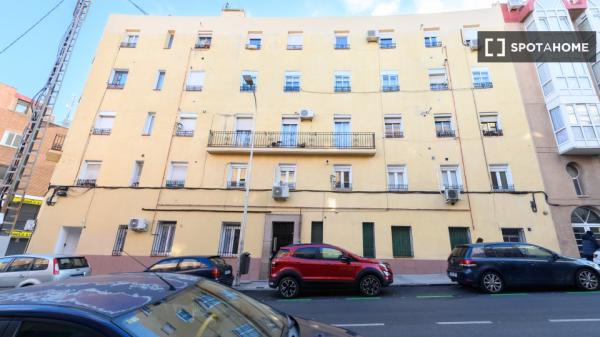 Piso de 3 habitaciones en alquiler en Berruguete, Madrid