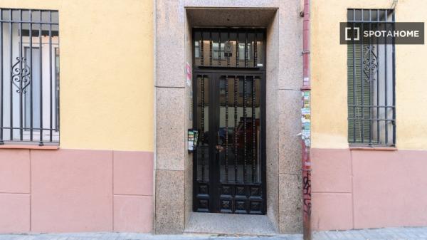 Piso de 3 habitaciones en alquiler en Berruguete, Madrid