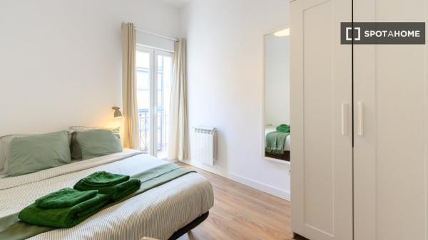 Piso de 3 habitaciones en alquiler en Berruguete, Madrid