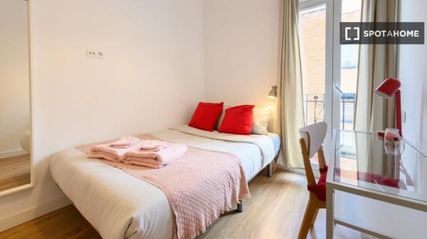 Piso de 3 habitaciones en alquiler en Berruguete, Madrid