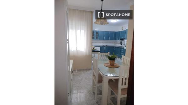 Apartamento de 3 dormitorios en alquiler en Nerja, Málaga.