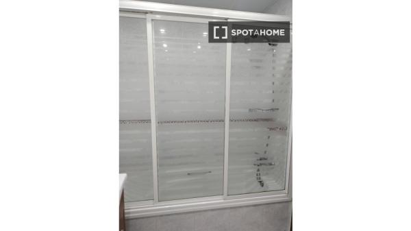 Apartamento de 3 dormitorios en alquiler en Nerja, Málaga.