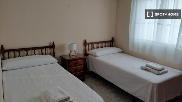 Apartamento de 3 dormitorios en alquiler en Nerja, Málaga.