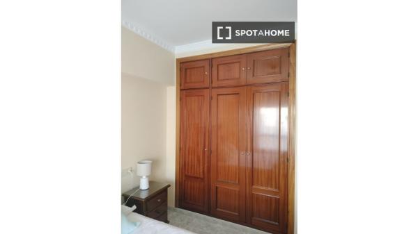 Apartamento de 3 dormitorios en alquiler en Nerja, Málaga.