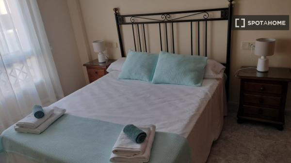 Apartamento de 3 dormitorios en alquiler en Nerja, Málaga.