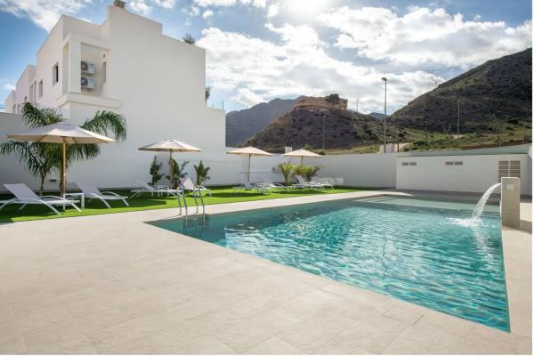 Chalet pareado en calle Bélgica, 3