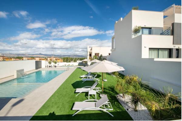 Chalet pareado en calle Bélgica, 3