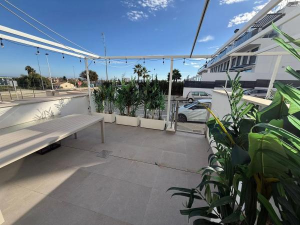 Chalet adosado en calle Carcaixent, 2