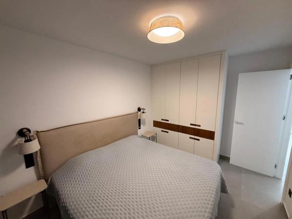 Chalet adosado en calle Carcaixent, 2