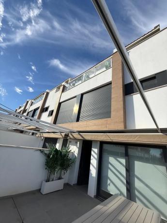 Chalet adosado en calle Carcaixent, 2