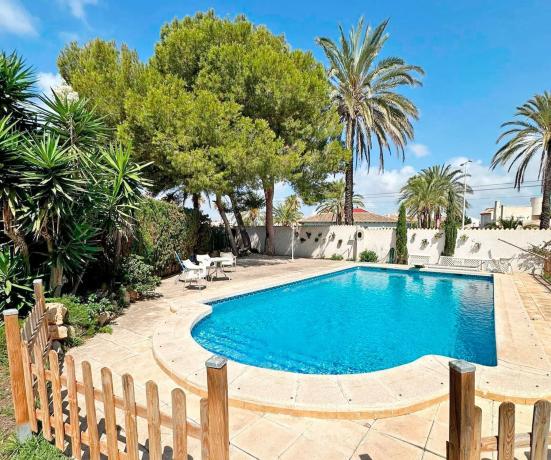 Casa independiente en avenida Velero C Rg