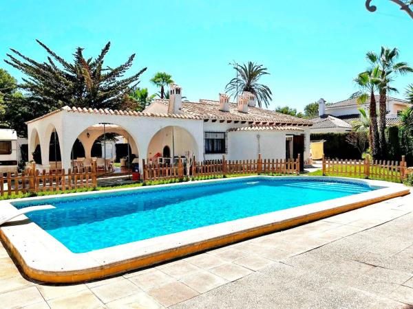 Casa independiente en avenida Velero C Rg