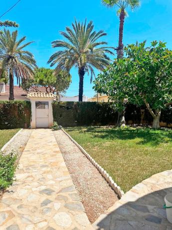 Casa independiente en avenida Velero C Rg