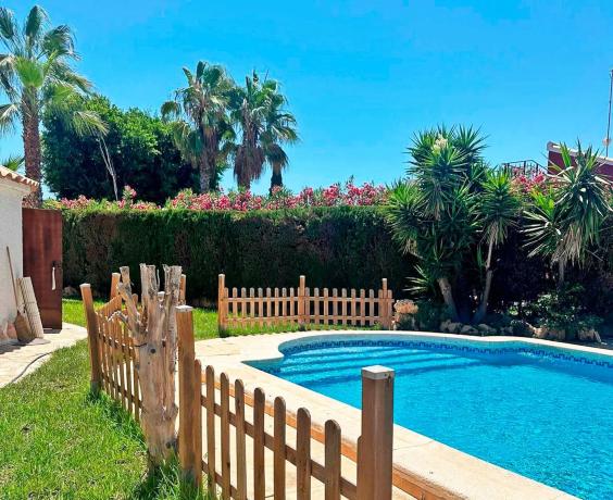 Casa independiente en avenida Velero C Rg