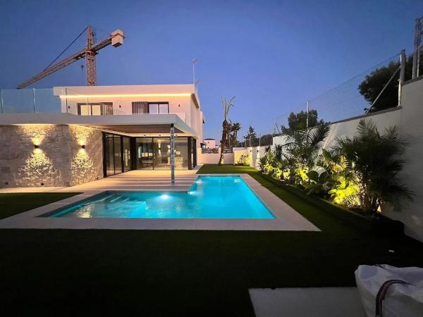 Chalet en Barrio Lomas de Cabo Roig-Los Dolses
