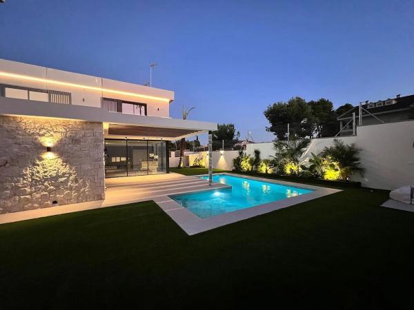 Chalet en Barrio Lomas de Cabo Roig-Los Dolses