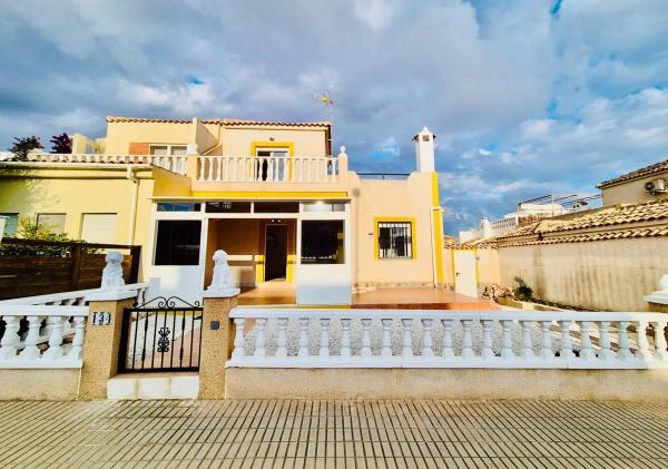 Chalet adosado en calle Trepadora s/n