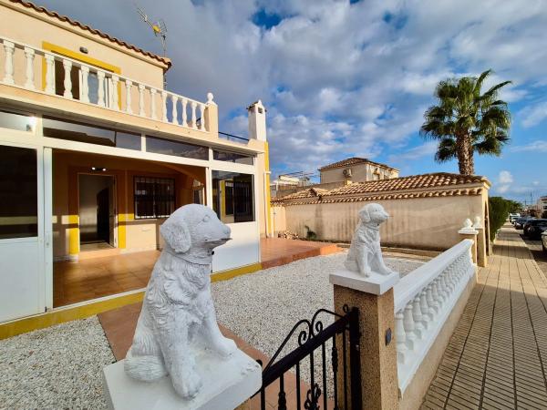 Chalet adosado en calle Trepadora s/n