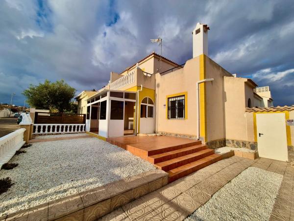 Chalet adosado en calle Trepadora s/n