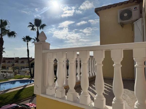 Casa independiente en calle los Pirineos, 4