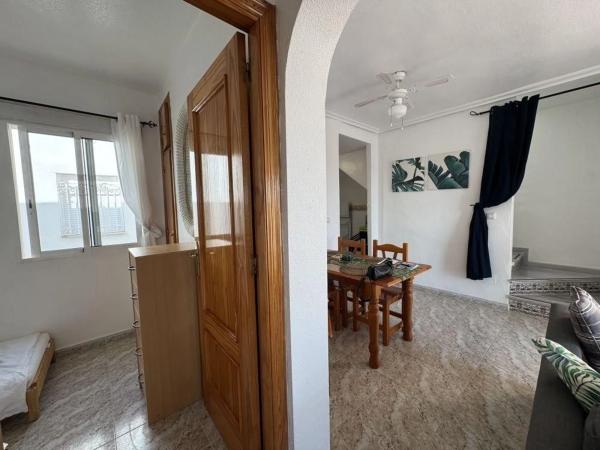 Casa independiente en calle los Pirineos, 4