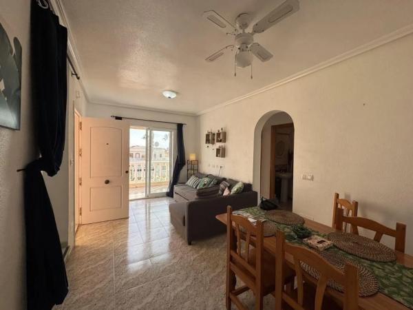 Casa independiente en calle los Pirineos, 4