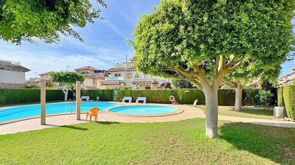 Chalet adosado en calle Torre s/n