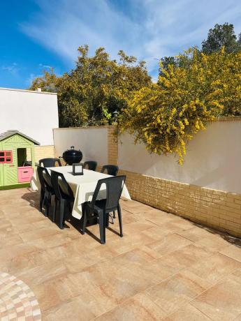 Casa independiente en calle Mimosa