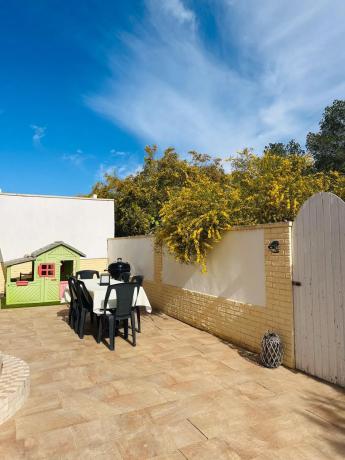 Casa independiente en calle Mimosa