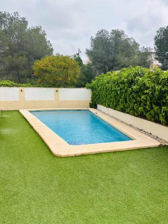 Casa independiente en calle Mimosa