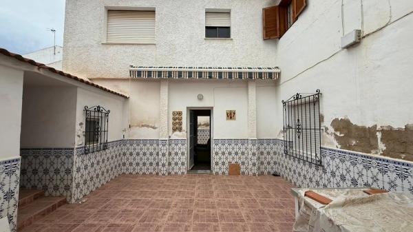 Casa independiente en avenida los Villenas