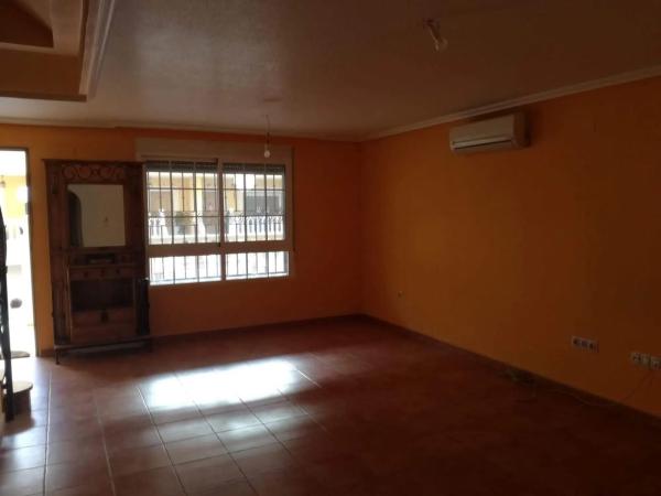 Chalet pareado en C/La música, 1