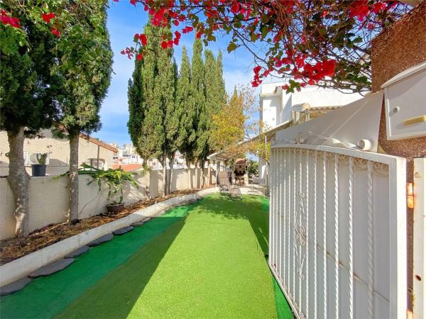 Chalet adosado en calle Sierra del Cid